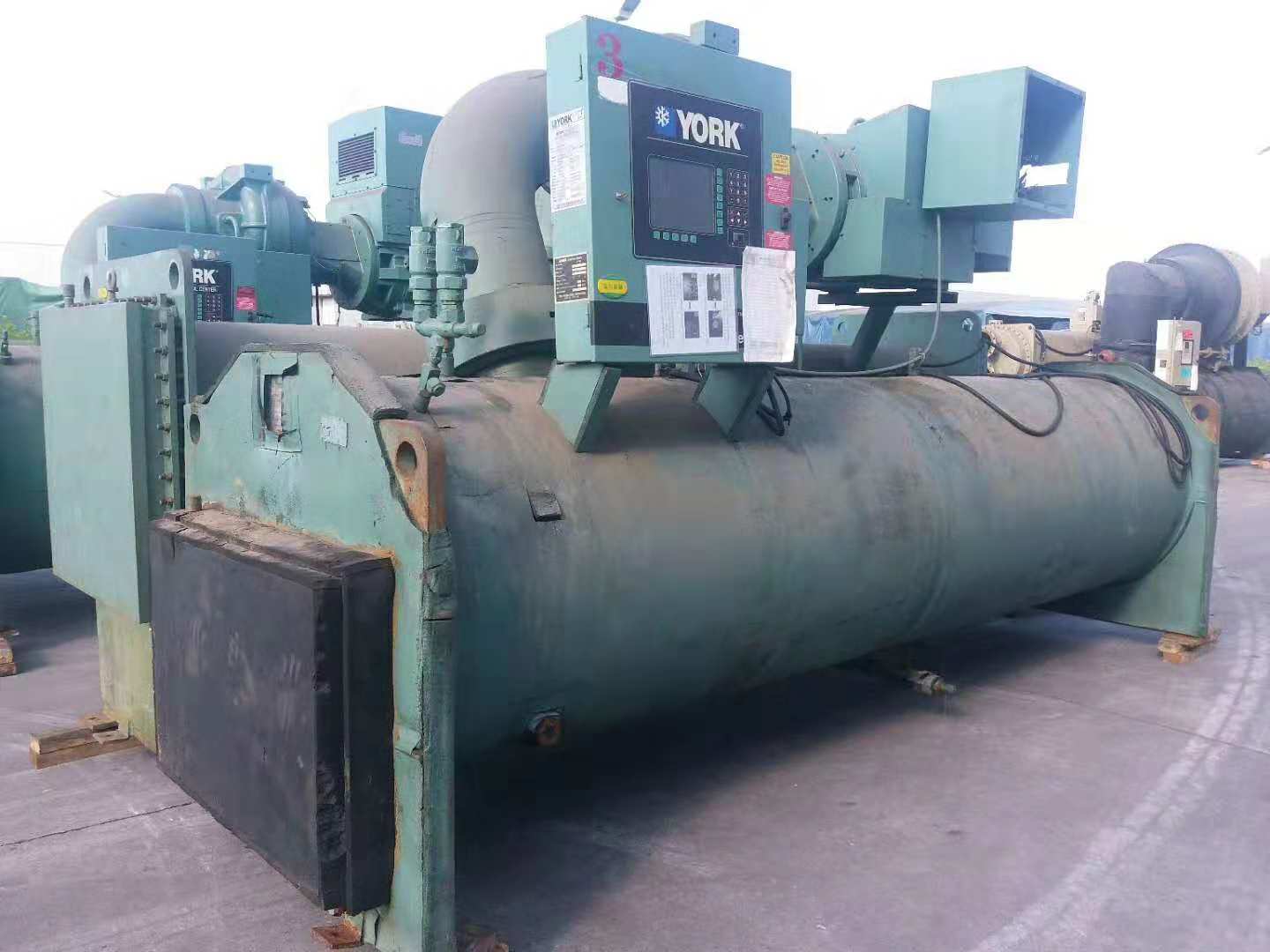 螺桿離心式冷水機 螺桿離心式冷水機